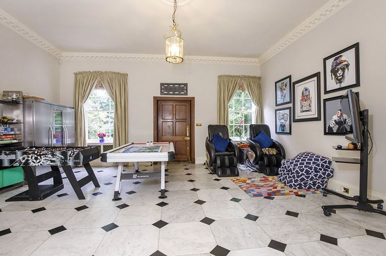 6 bedroom house, Royds Hall, Royds Hall Lane BD12 - Available