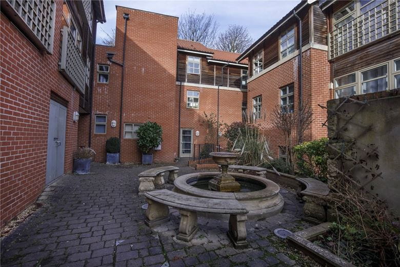 1 bedroom flat, The Courtyard, St. Martins Lane YO1 - Let Agreed