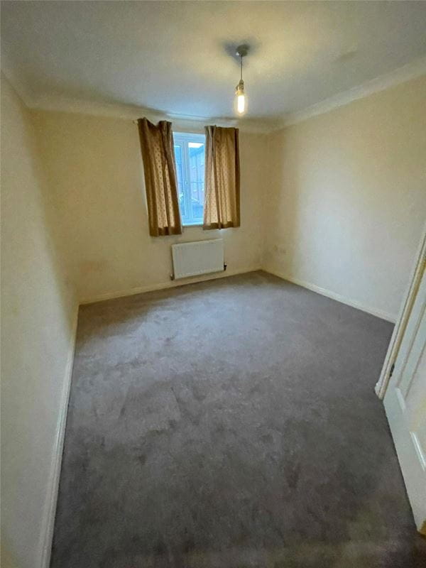 2 bedroom flat, Blackthorn Drive, Huddersfield HD3