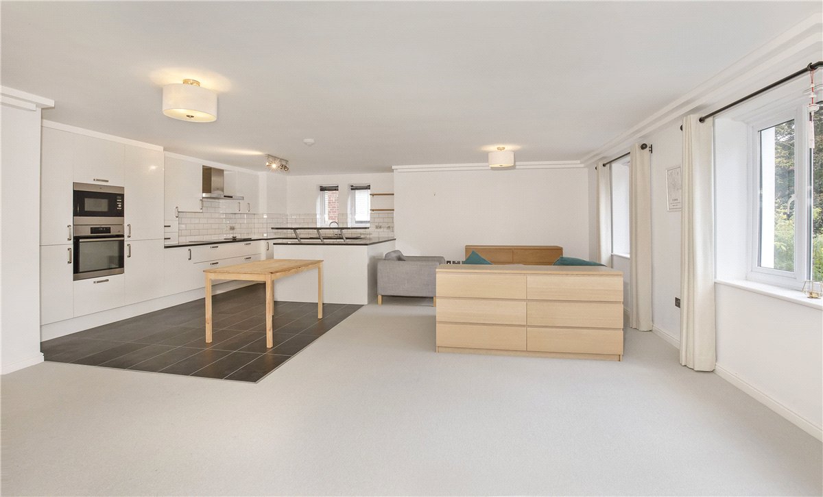 3 bedroom flat, The Avenue, York YO30 - Available