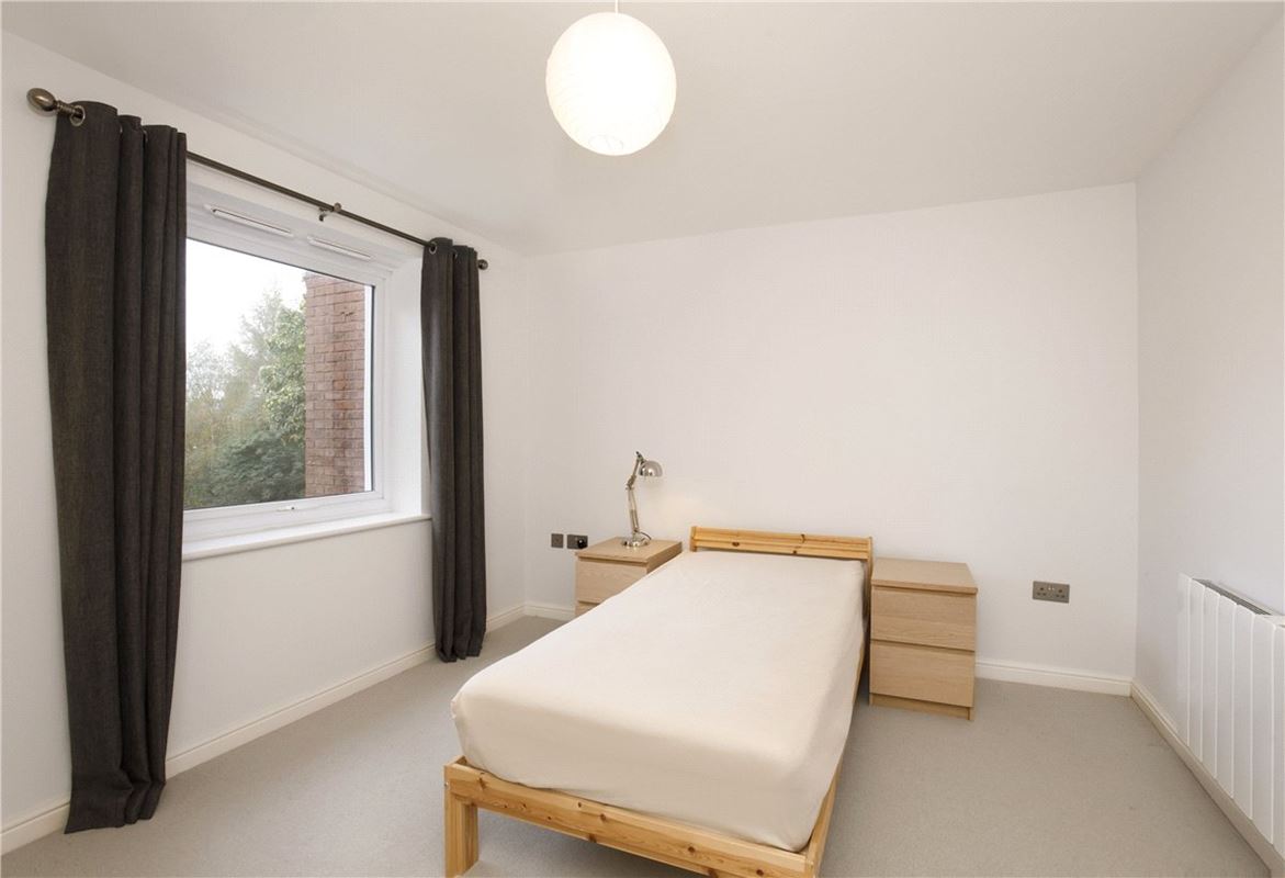 3 bedroom flat, The Avenue, York YO30 - Available