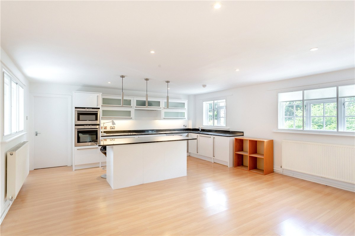 2 bedroom flat, Wentworth Court, Beech Grove HG2 - Let Agreed