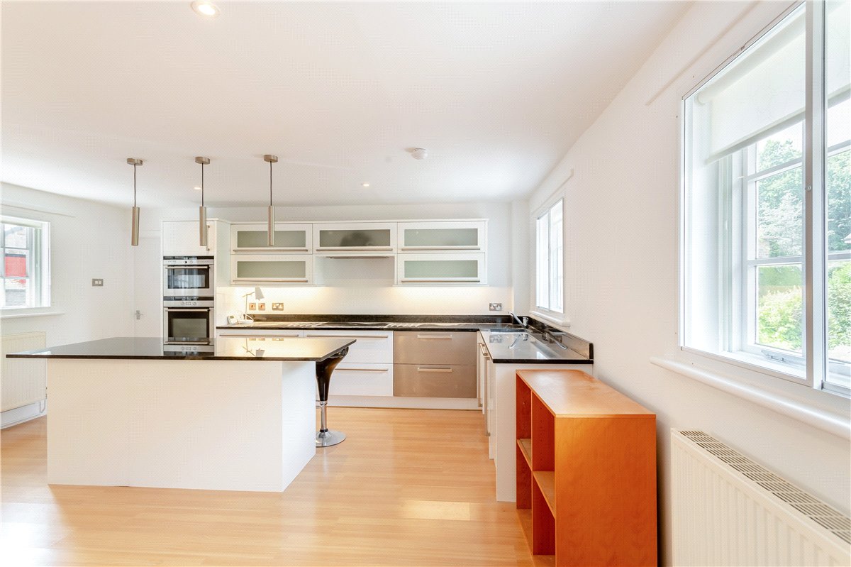 2 bedroom flat, Wentworth Court, Beech Grove HG2 - Let Agreed