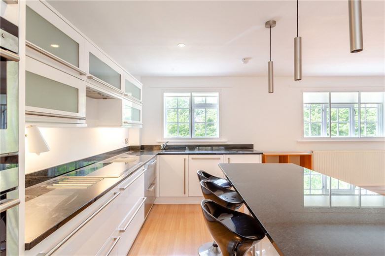 2 bedroom flat, Wentworth Court, Beech Grove HG2 - Let Agreed