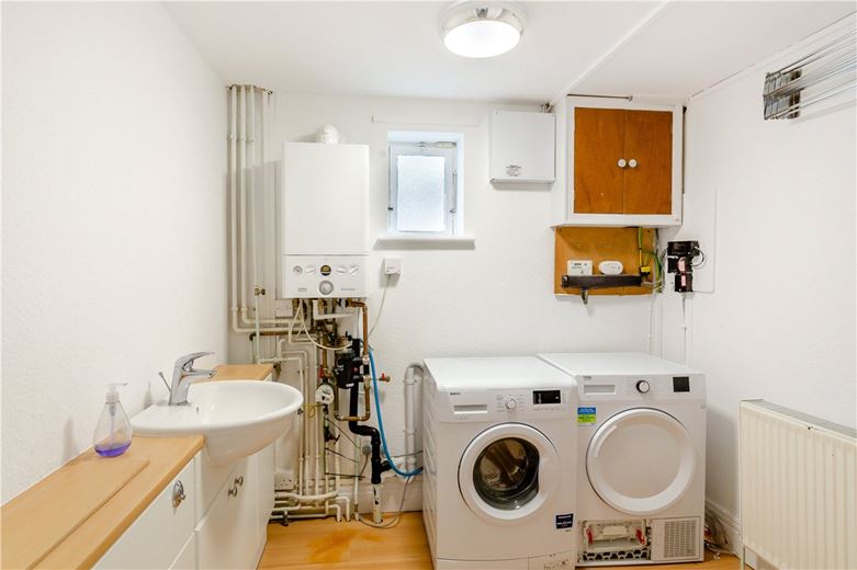 2 bedroom flat, Wentworth Court, Beech Grove HG2 - Let Agreed