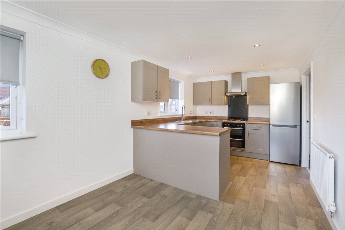 3 bedroom house, Ingleborough Drive, Harrogate HG3 - Available