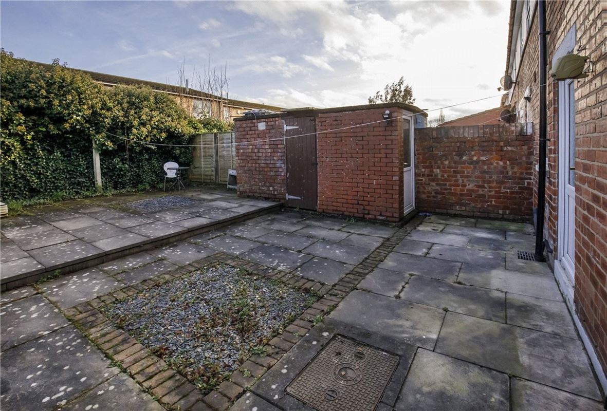 3 bedroom house, Melrosegate, York YO10 - Available