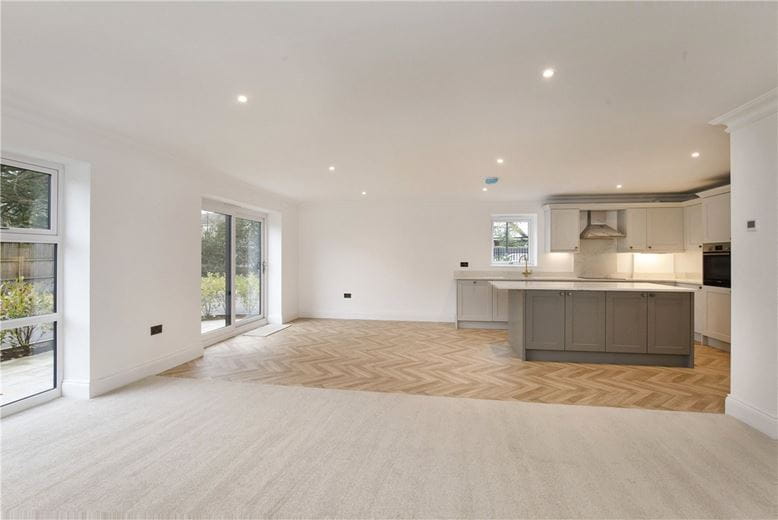 2 bedroom flat, Wayside Crescent, Harrogate HG2 - Available