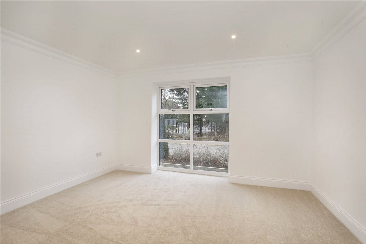 2 bedroom flat, Wayside Crescent, Harrogate HG2 - Available