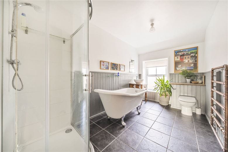 6 bedroom house, Bartindale Road, Hunmanby YO14 - Available