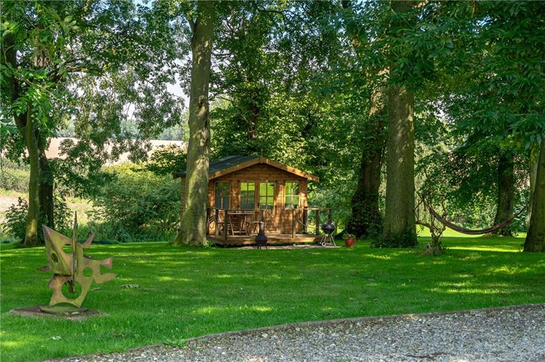 6 bedroom house, Bartindale Road, Hunmanby YO14 - Available