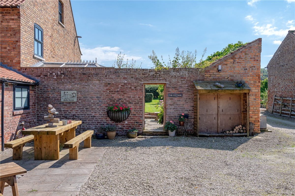 6 bedroom house, Bartindale Road, Hunmanby YO14 - Available