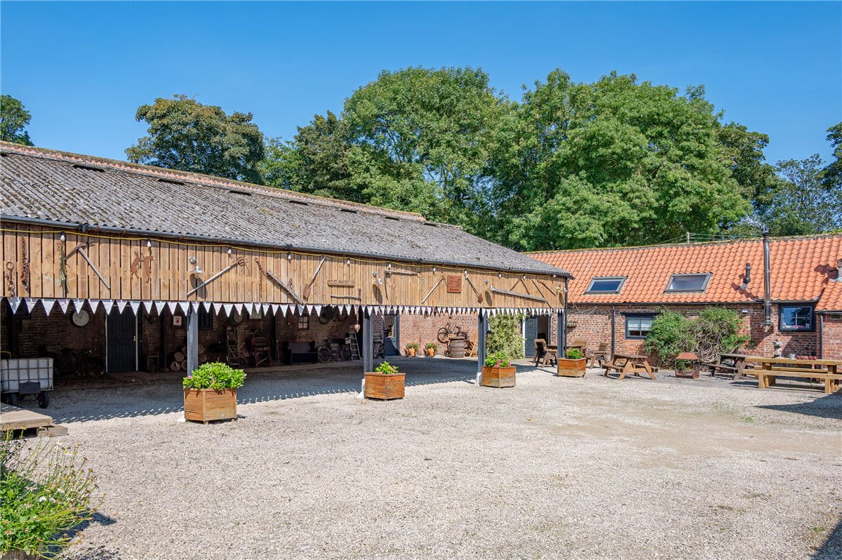 6 bedroom house, Bartindale Road, Hunmanby YO14 - Available