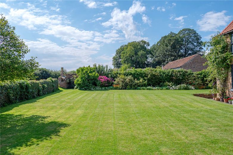 6 bedroom house, Bartindale Road, Hunmanby YO14 - Available