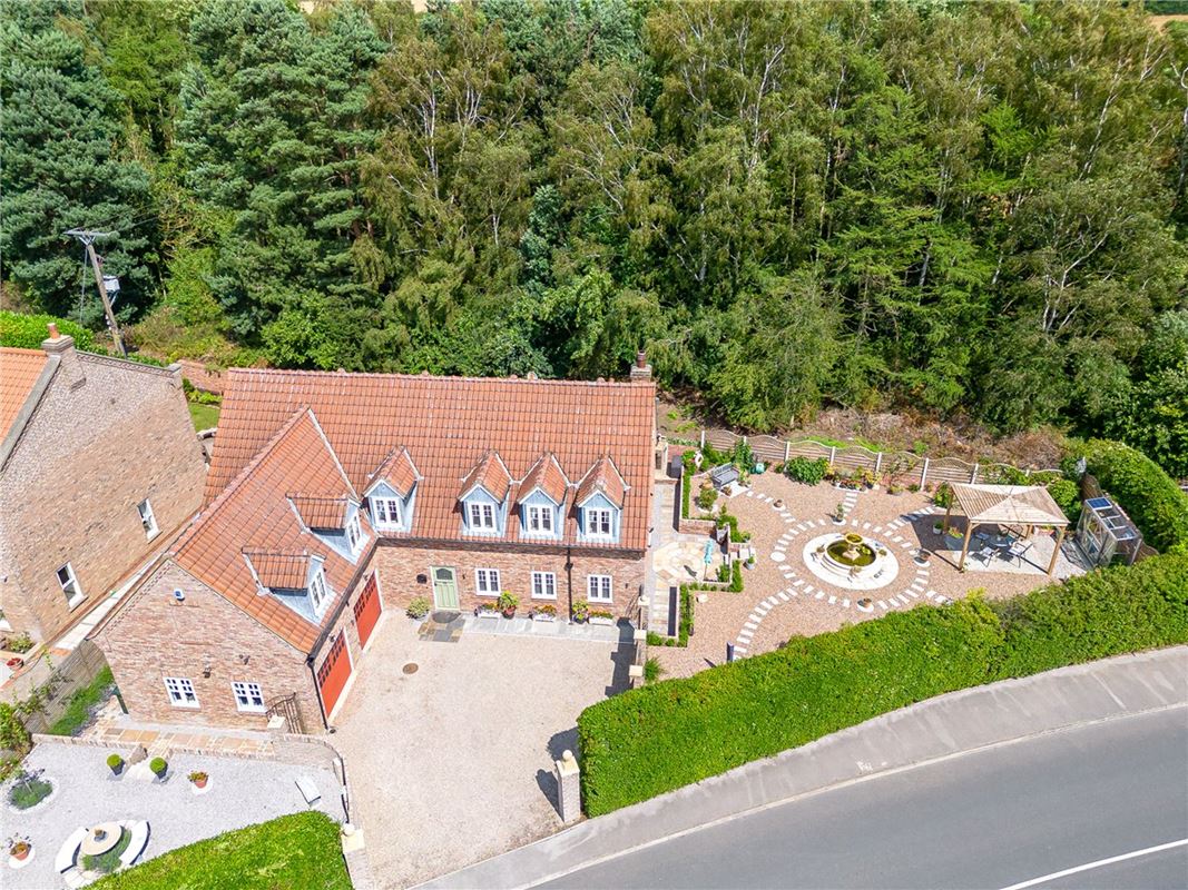 6 bedroom house, Selby Road, Riccall YO19 - Available