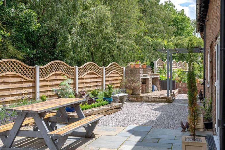 6 bedroom house, Selby Road, Riccall YO19 - Available