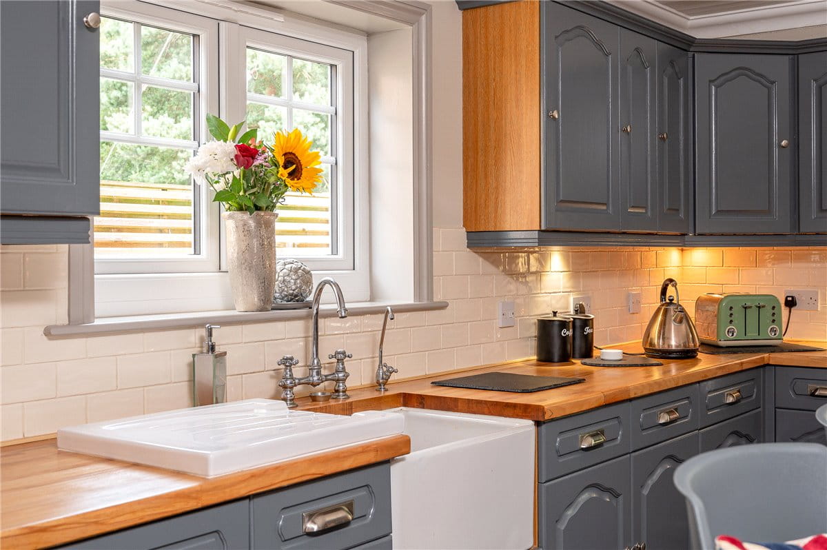 6 bedroom house, Selby Road, Riccall YO19 - Available