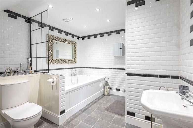 6 bedroom house, Selby Road, Riccall YO19 - Available