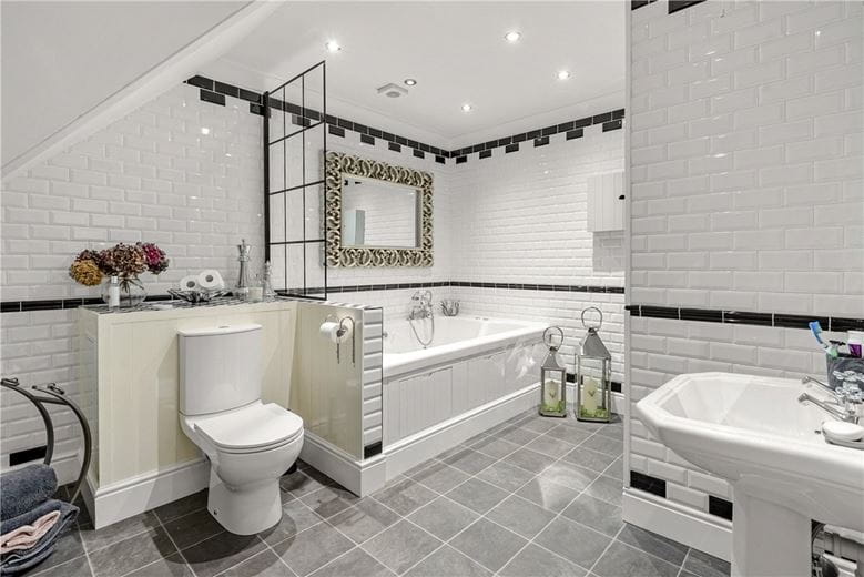 6 bedroom house, Selby Road, Riccall YO19 - Available