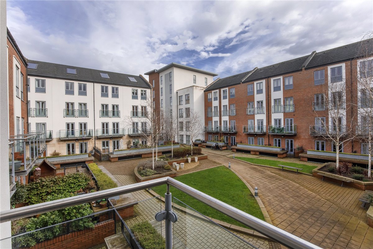1 bedroom flat, Pond Garth, York YO1 - Available