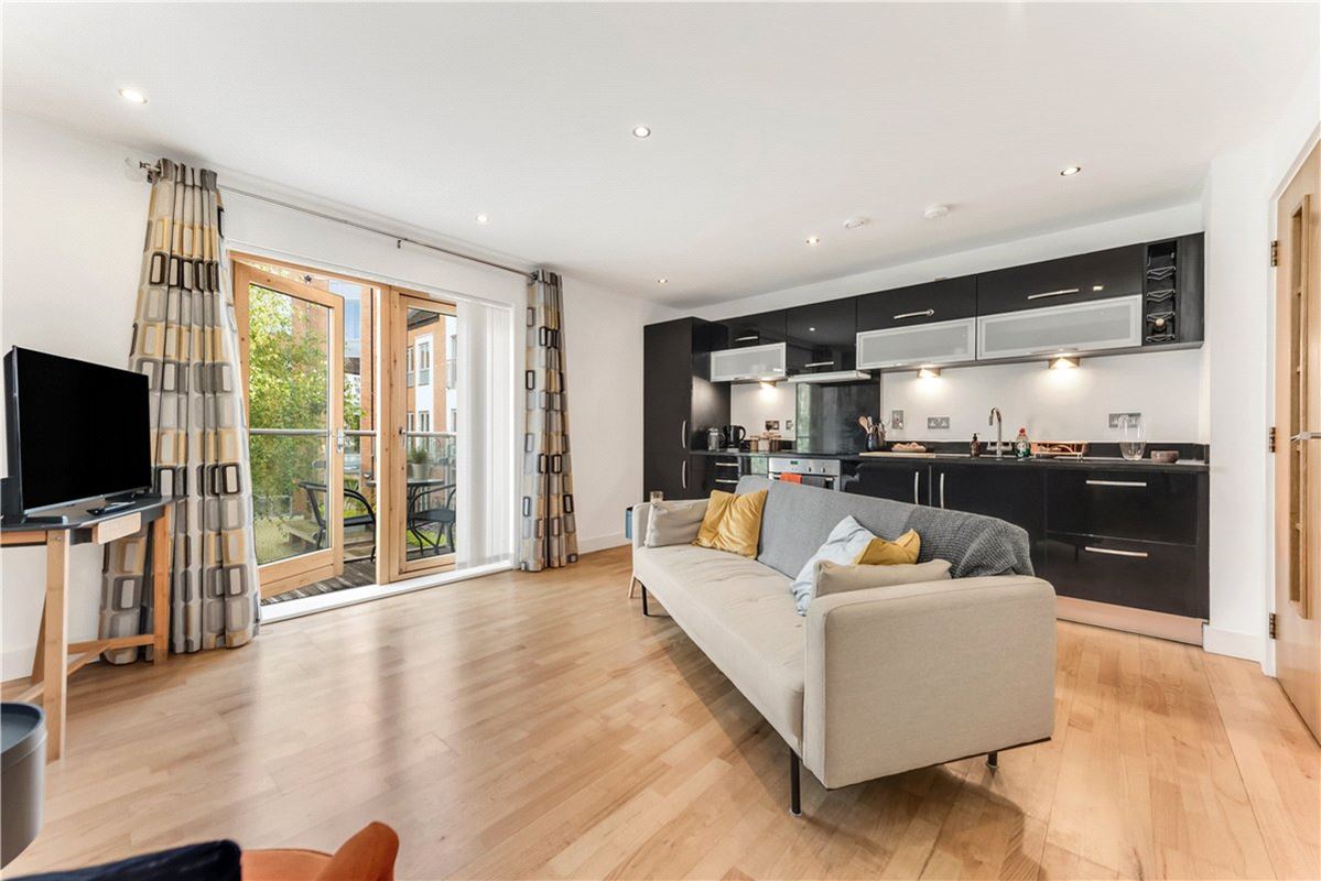 1 bedroom flat, Pond Garth, York YO1 - Available