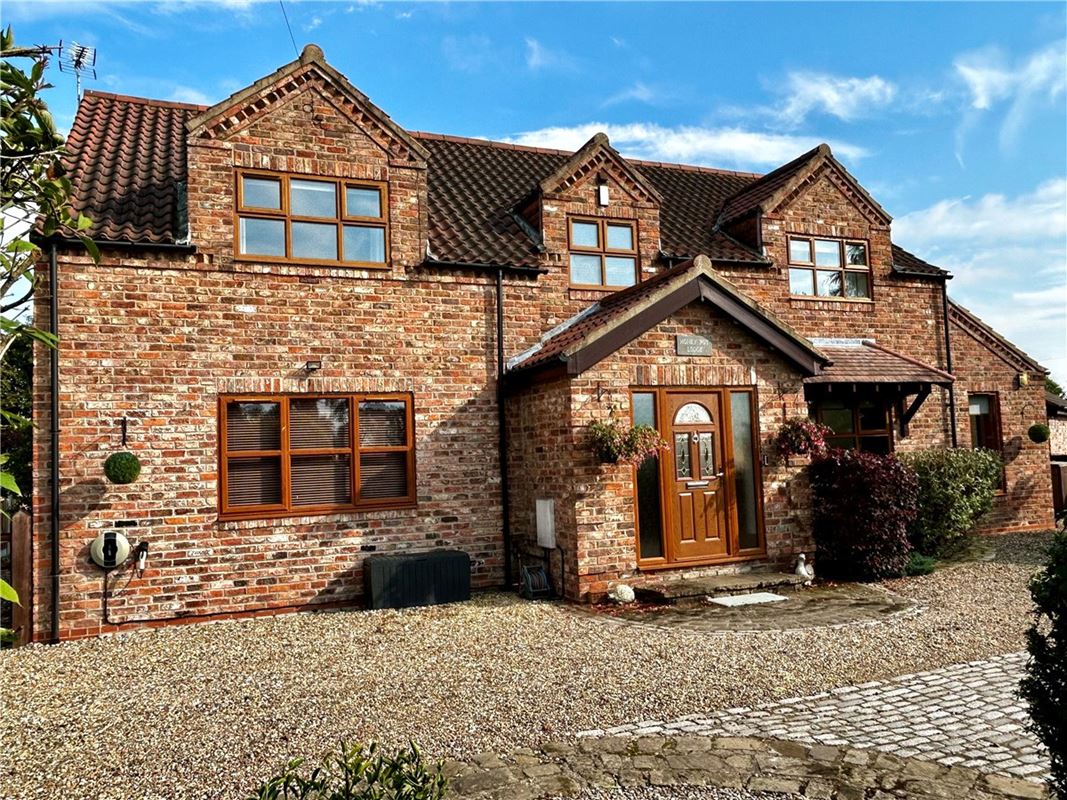 4 bedroom house, Breighton, Selby YO8 - Sold