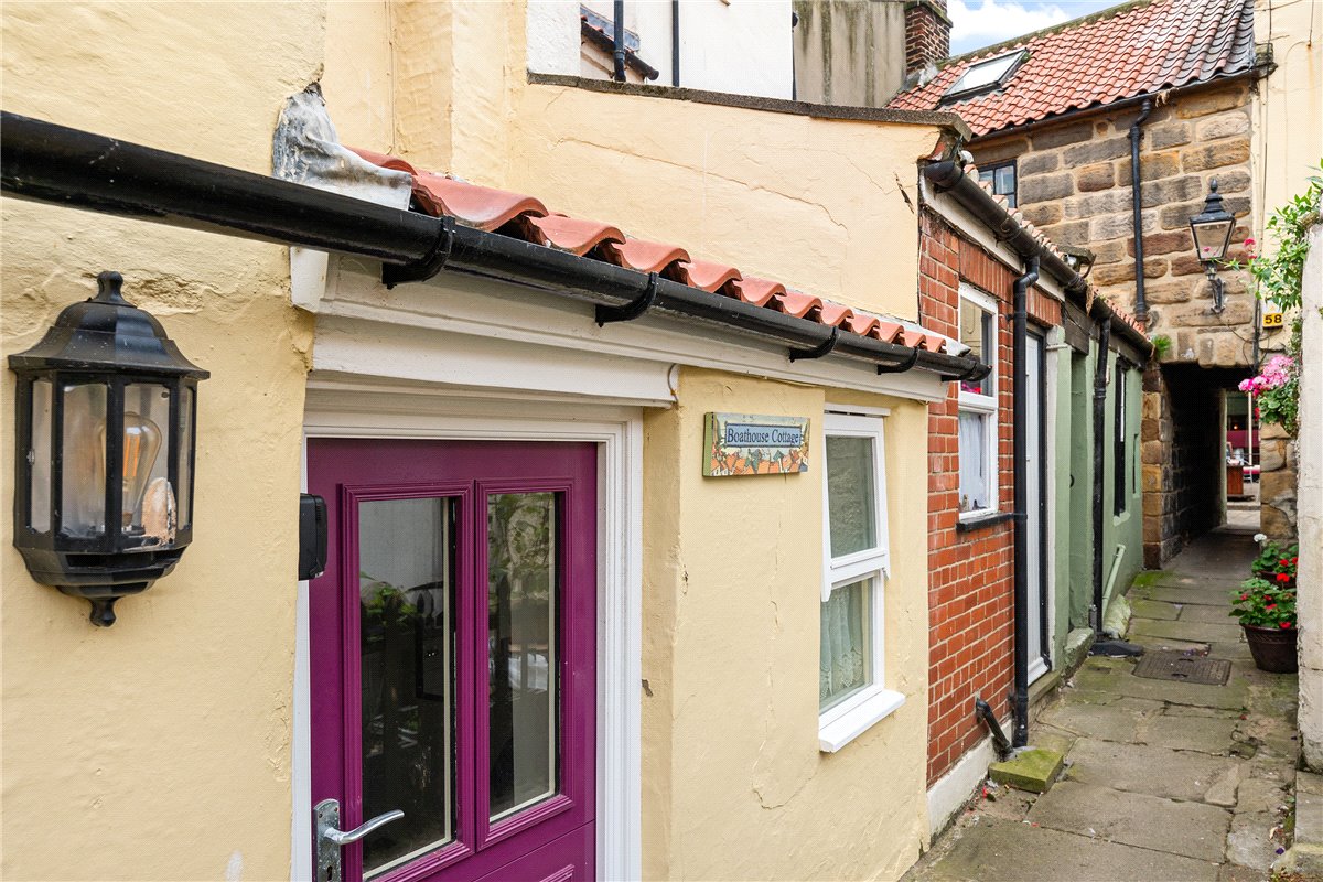 3 bedroom cottage, Boathouse Yard, Staithes TS13 - Available