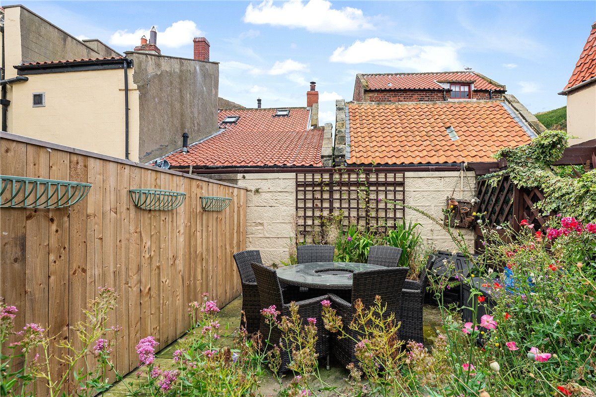 3 bedroom cottage, Boathouse Yard, Staithes TS13 - Available