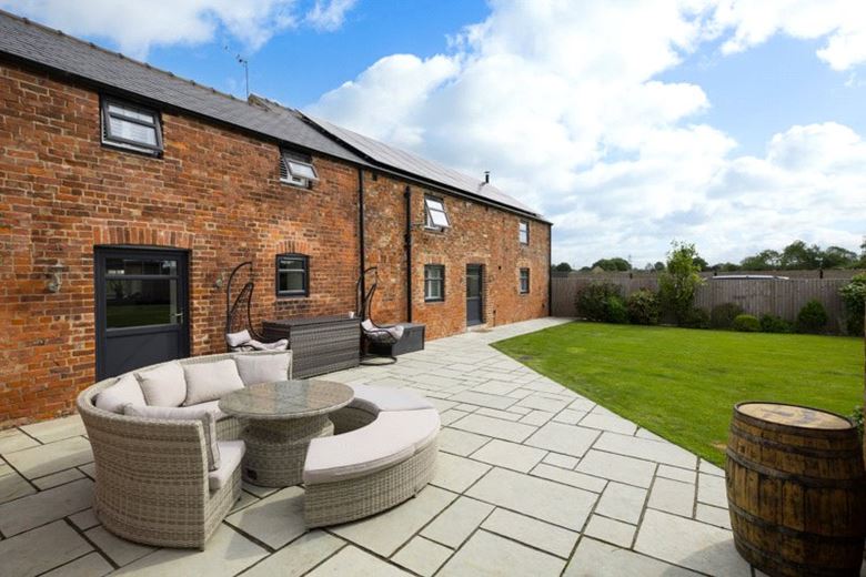 4 bedroom house, Main Road, Harlthorpe YO8 - Available