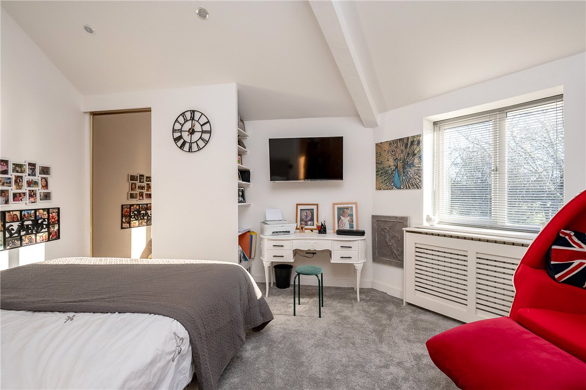 5 bedroom house, East Lea View, Cayton YO11 - Available