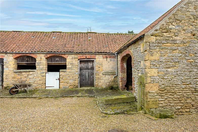 3 bedroom house, High Street, Snainton YO13 - Available