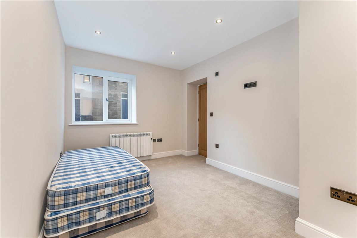 2 bedroom flat, Farne House, 12 Crewe Street NE68 - Available