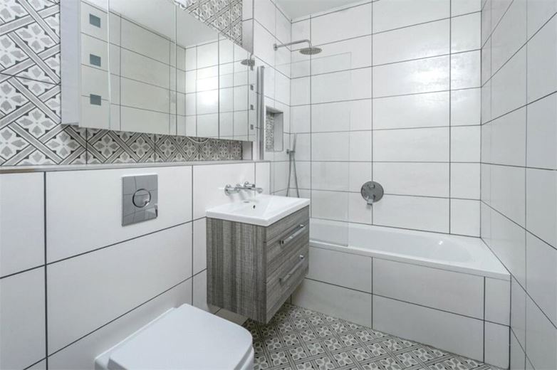 2 bedroom flat, Cragg End, 12 Crewe Street NE68 - Available