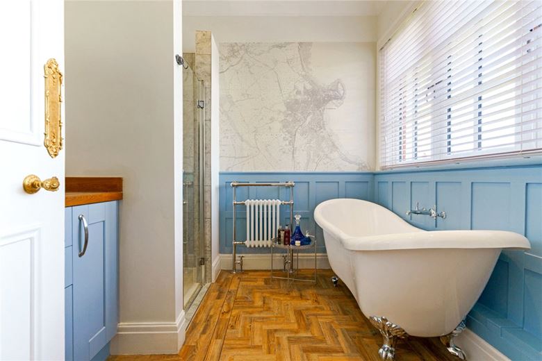 2 bedroom flat, Holbeck Hill, Scarborough YO11 - Available