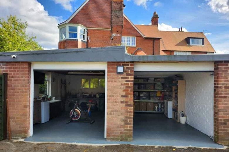 2 bedroom flat, Holbeck Hill, Scarborough YO11 - Available