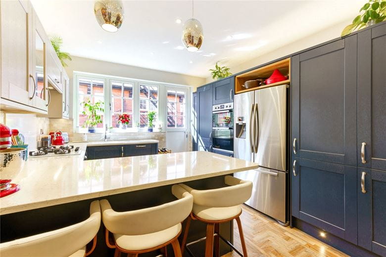 2 bedroom flat, Holbeck Hill, Scarborough YO11 - Available