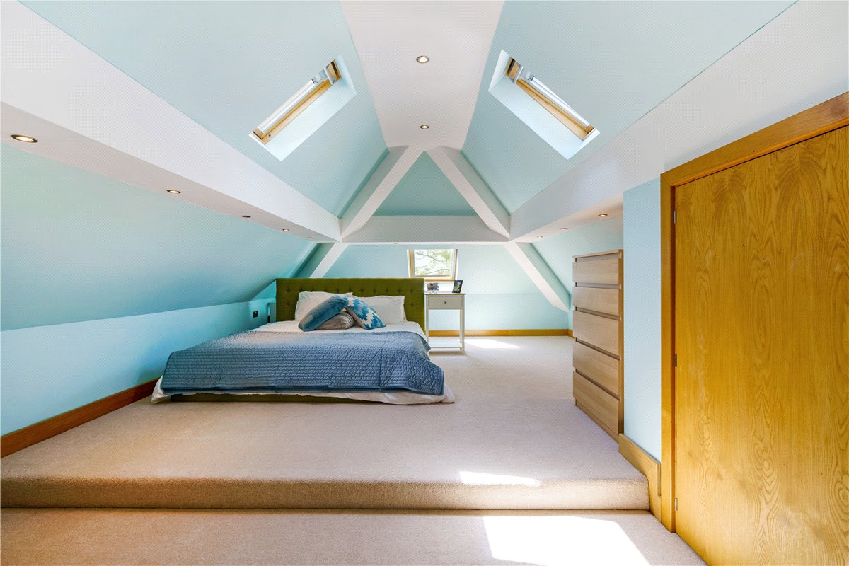 6 bedroom house, York House, Carleton Road WF8 - Available