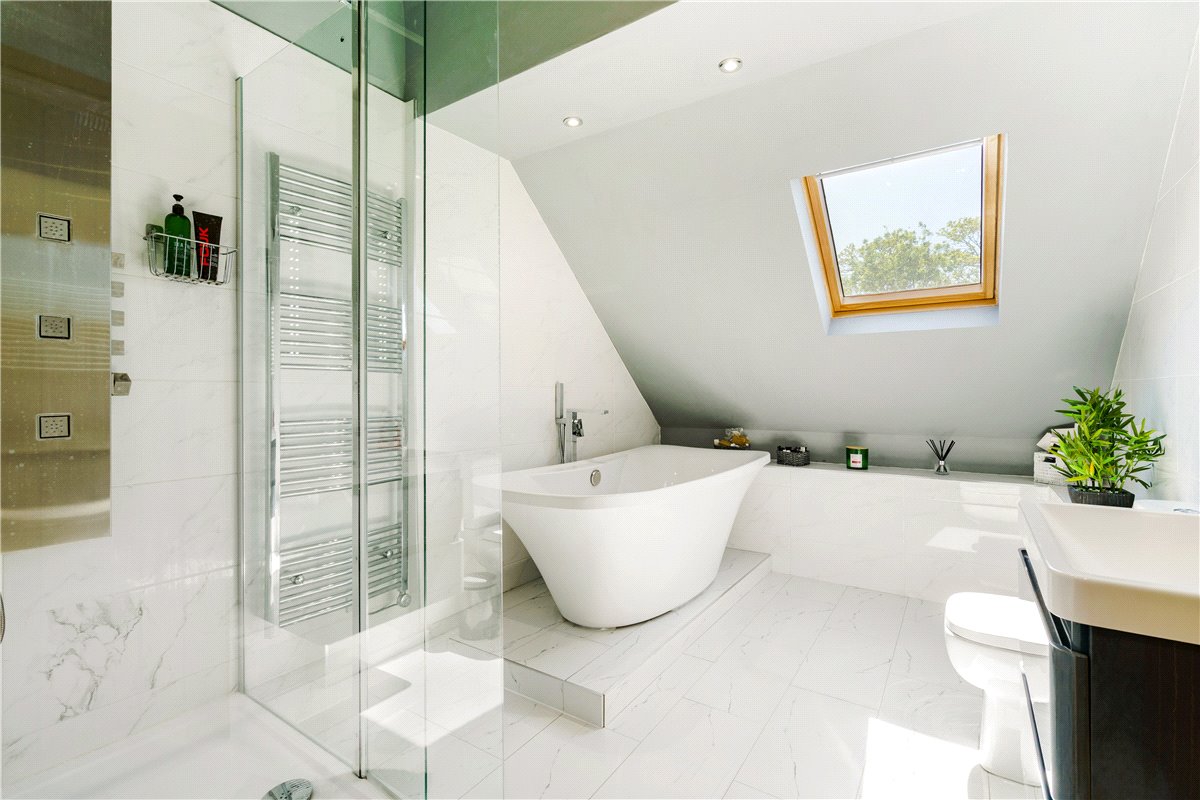 6 bedroom house, York House, Carleton Road WF8 - Available