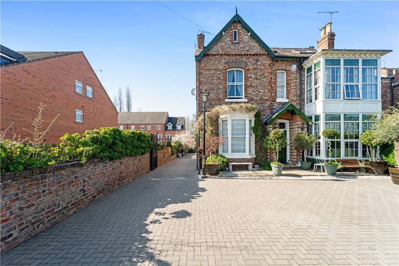 7 bedroom house, Huntington Road, York YO31 - Available