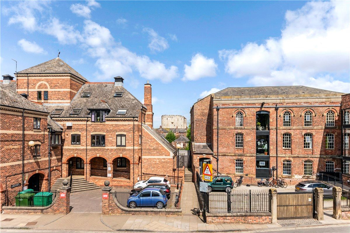 1 bedroom flat, Lady Anne Court, Skeldergate YO1 - Available