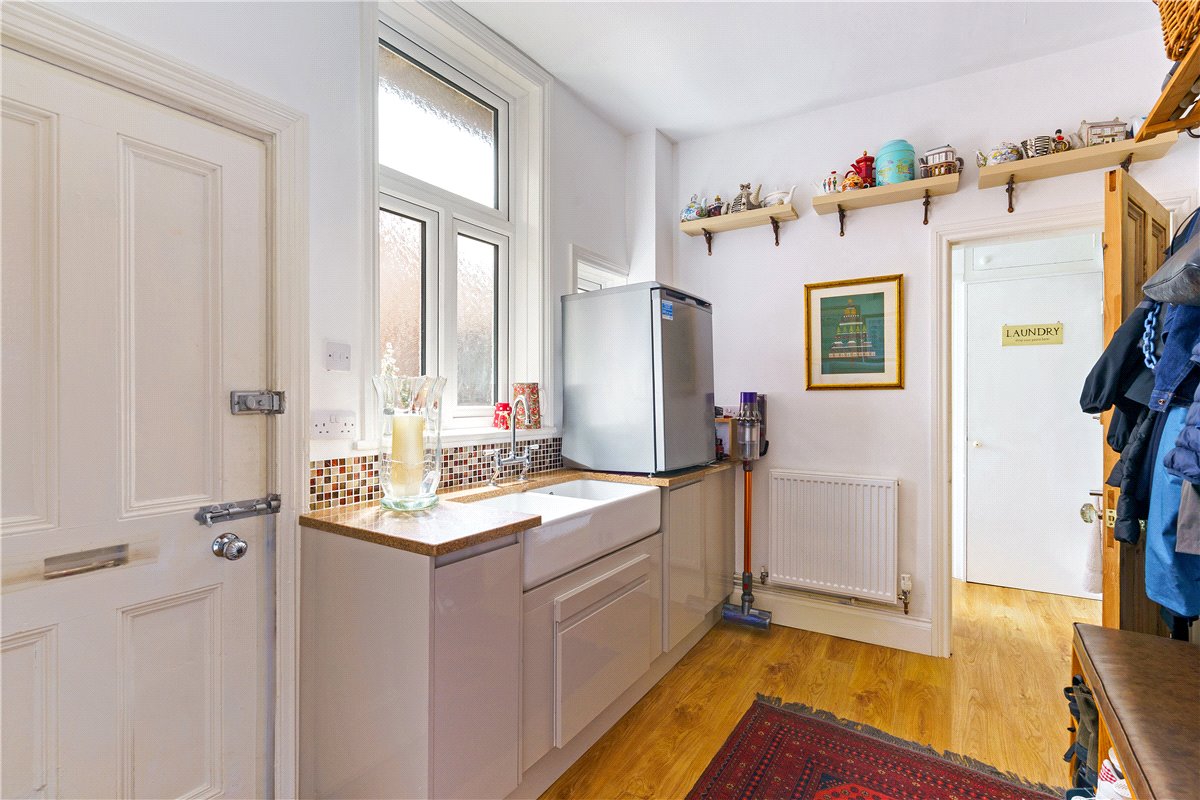 5 bedroom house, Chestnut Avenue, York YO31 - Available