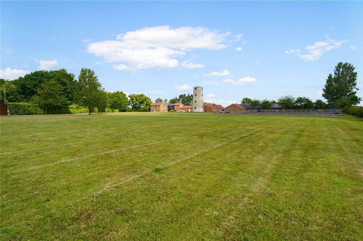 6 bedroom house, Newmill Farm, Mill Lane YO42 - Available
