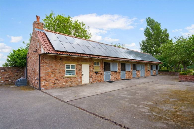 6 bedroom house, Newmill Farm, Mill Lane YO42 - Available