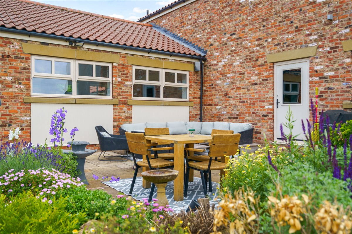 6 bedroom house, Newmill Farm, Mill Lane YO42 - Available