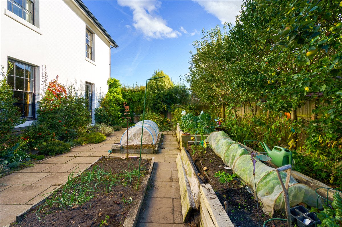 6 bedroom house, Doncaster Road, Selby YO8 - Available