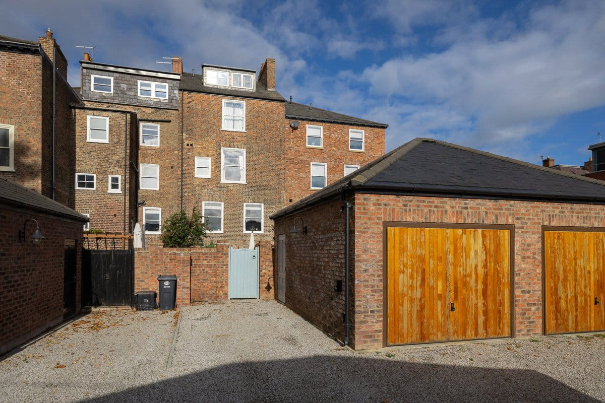 5 bedroom house, Mount Vale, York YO24 - Available