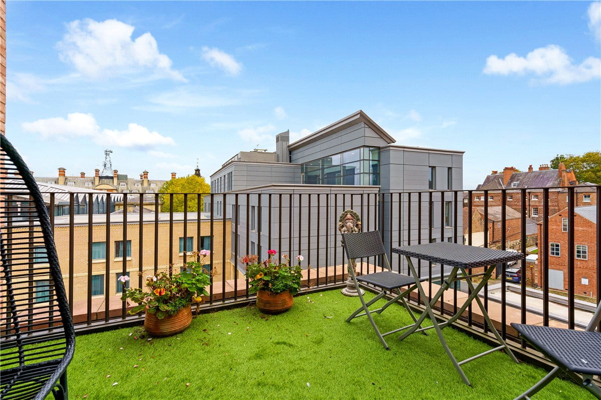 3 bedroom flat, Toft Green, York YO1 - Available