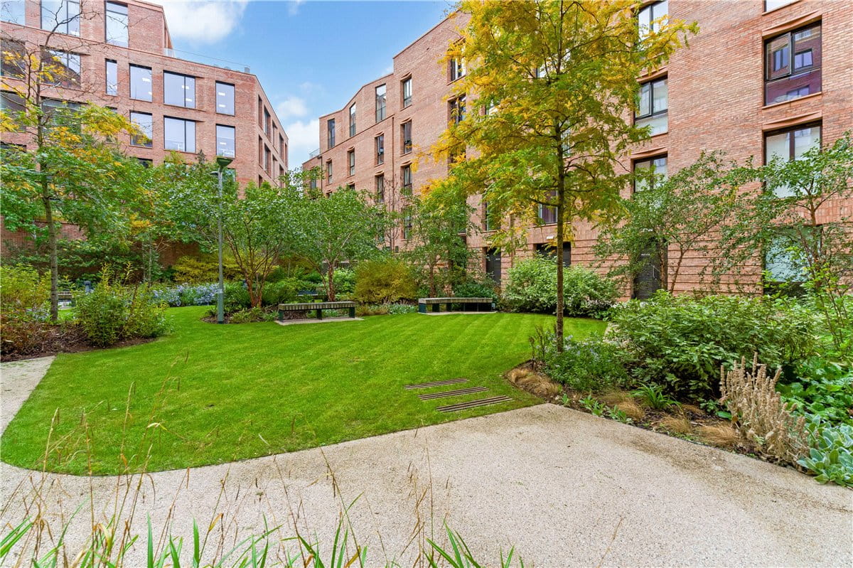 3 bedroom flat, Toft Green, York YO1 - Available