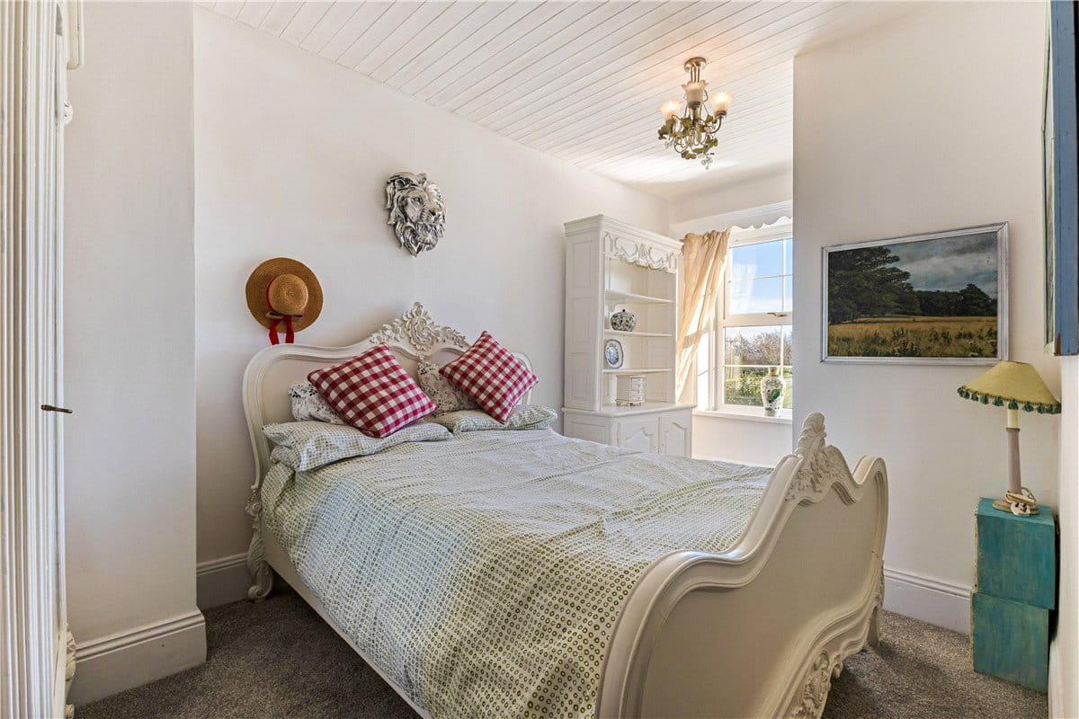 7 bedroom house, Manby Road, Stewton LN11 - Available