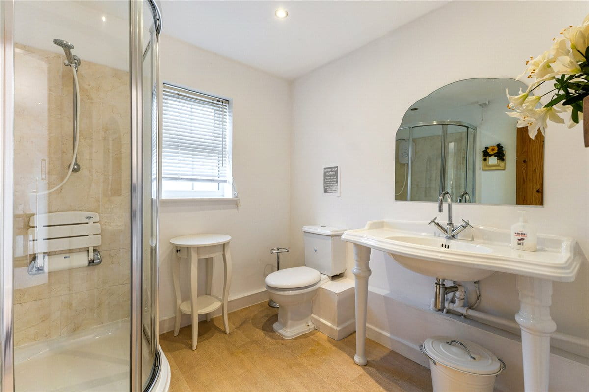 7 bedroom house, Manby Road, Stewton LN11 - Available